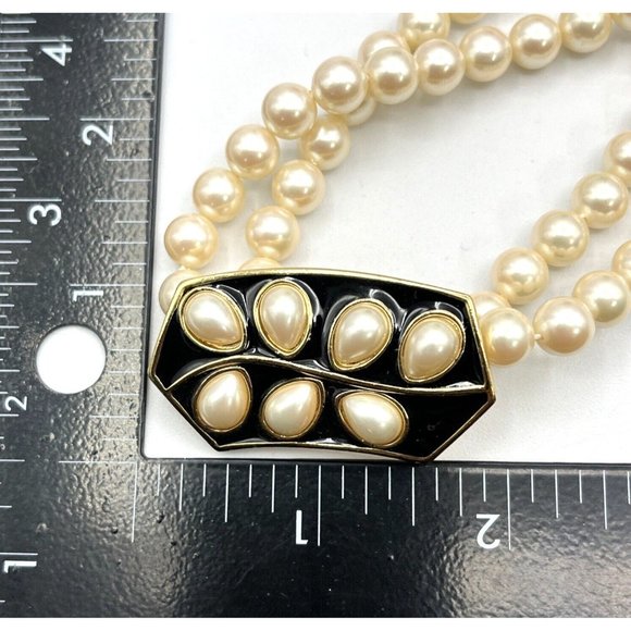 Vintage TRIFARI Necklace Double Strand Pearl and Enamel Pendant Necklace 22" - Picture 9 of 9
